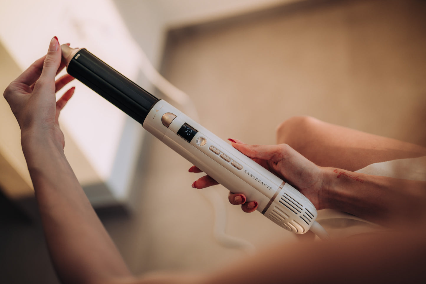 Stylo Capillaire 8-en-1 | Coiffage Professionnel à Domicile