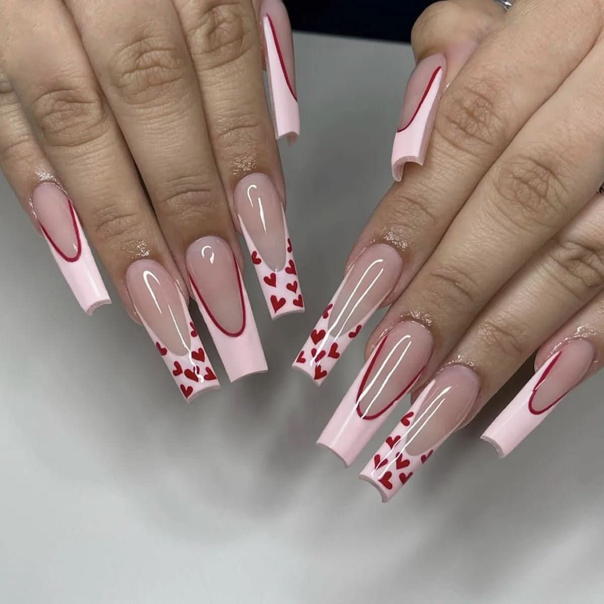 Ongles Press-On Roses Premium | Application Rapide et Élégante