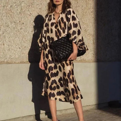 Robe Imprimé Léopard Élégante | Décolleté en V et Manches Lanternes