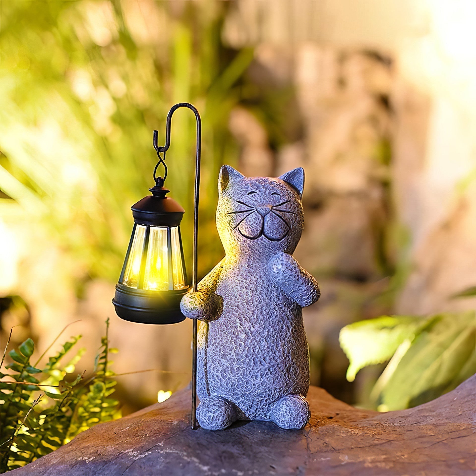 Lampe Solaire Chat Doré | Éclairez Votre Jardin avec Magie