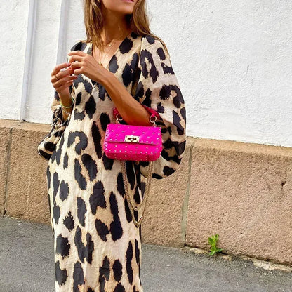 Robe Imprimé Léopard Élégante | Décolleté en V et Manches Lanternes