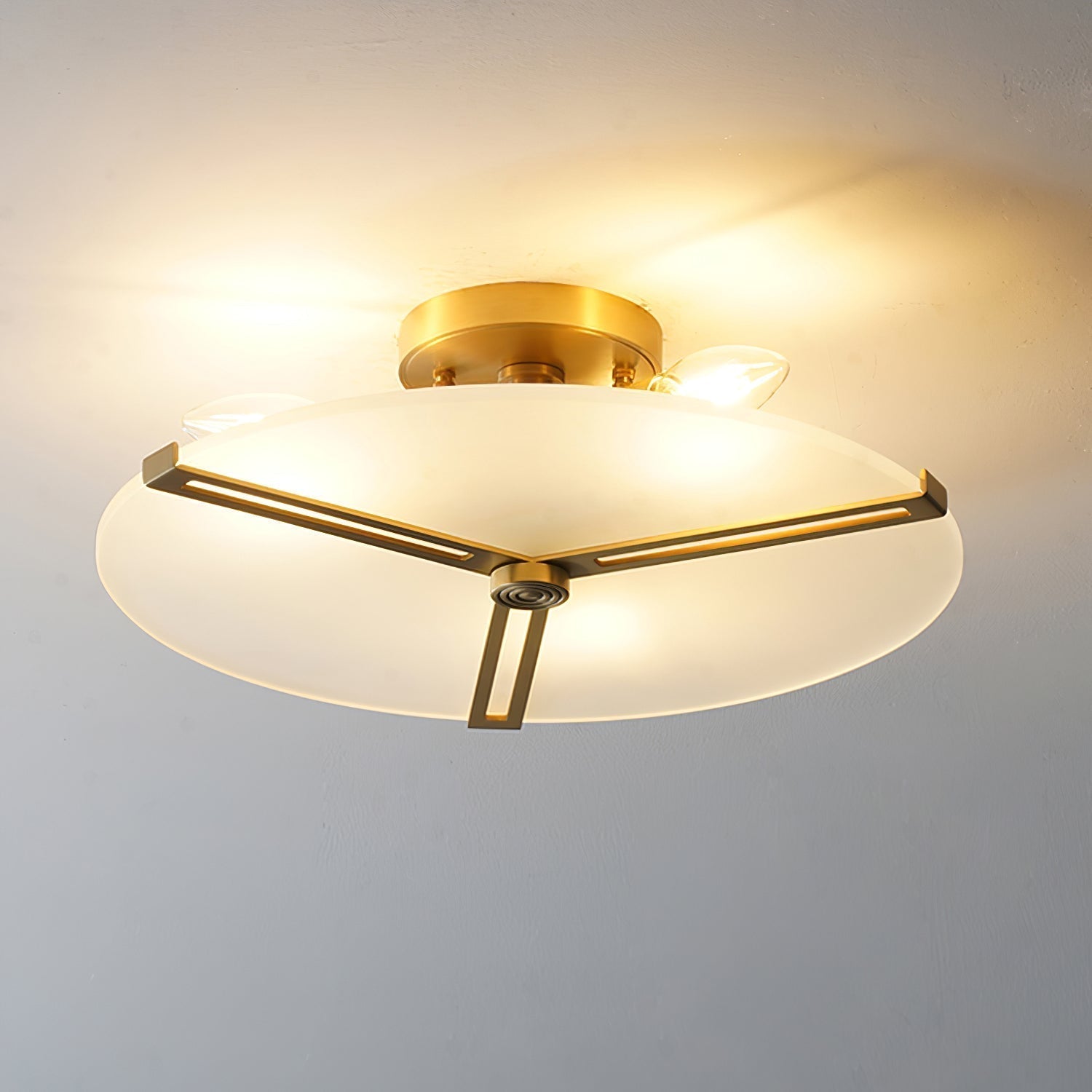 Plafonnier Moderne en Verre et Métal | Design Élégant et Illumination Chaleureuse