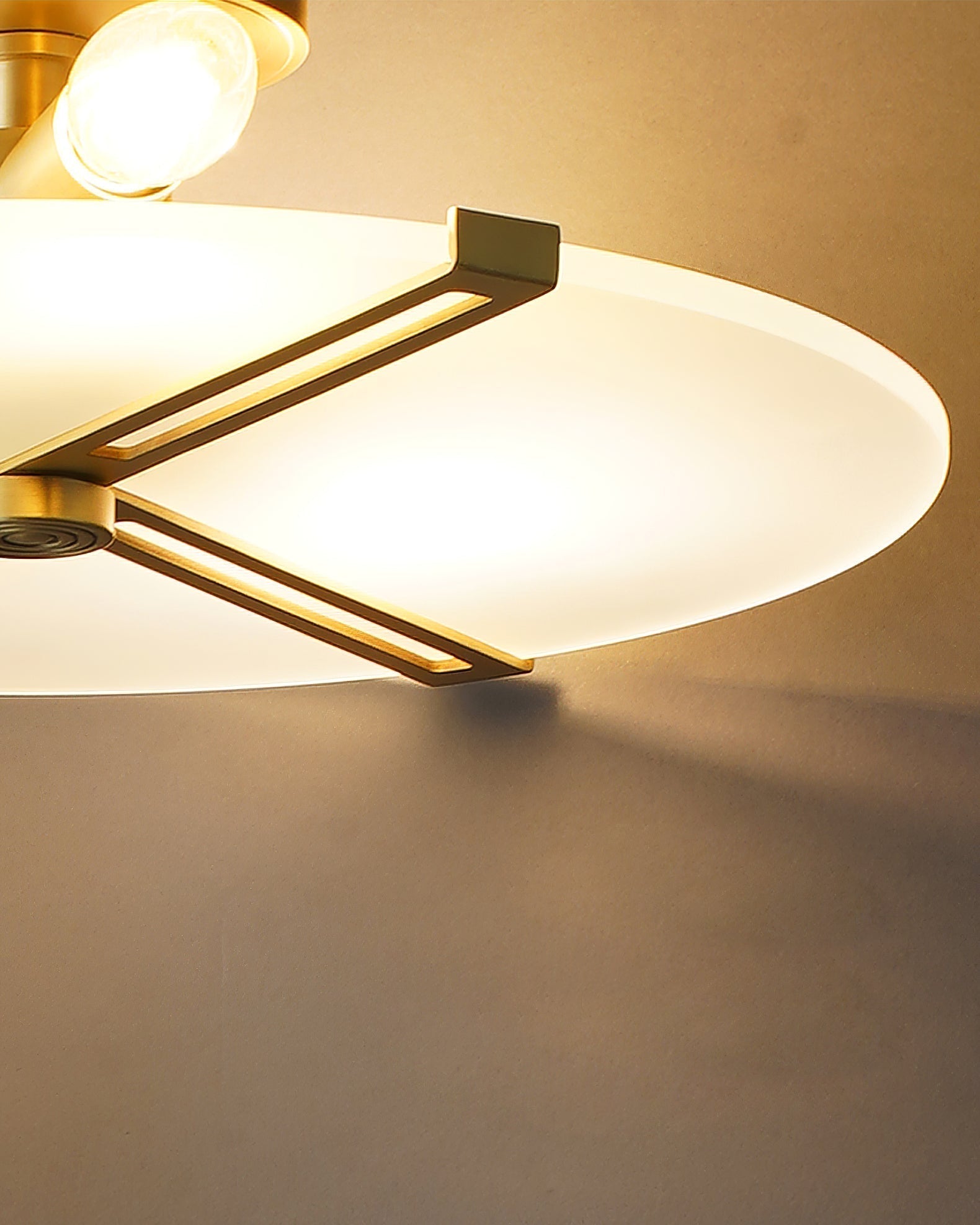 Plafonnier Moderne en Verre et Métal | Design Élégant et Illumination Chaleureuse