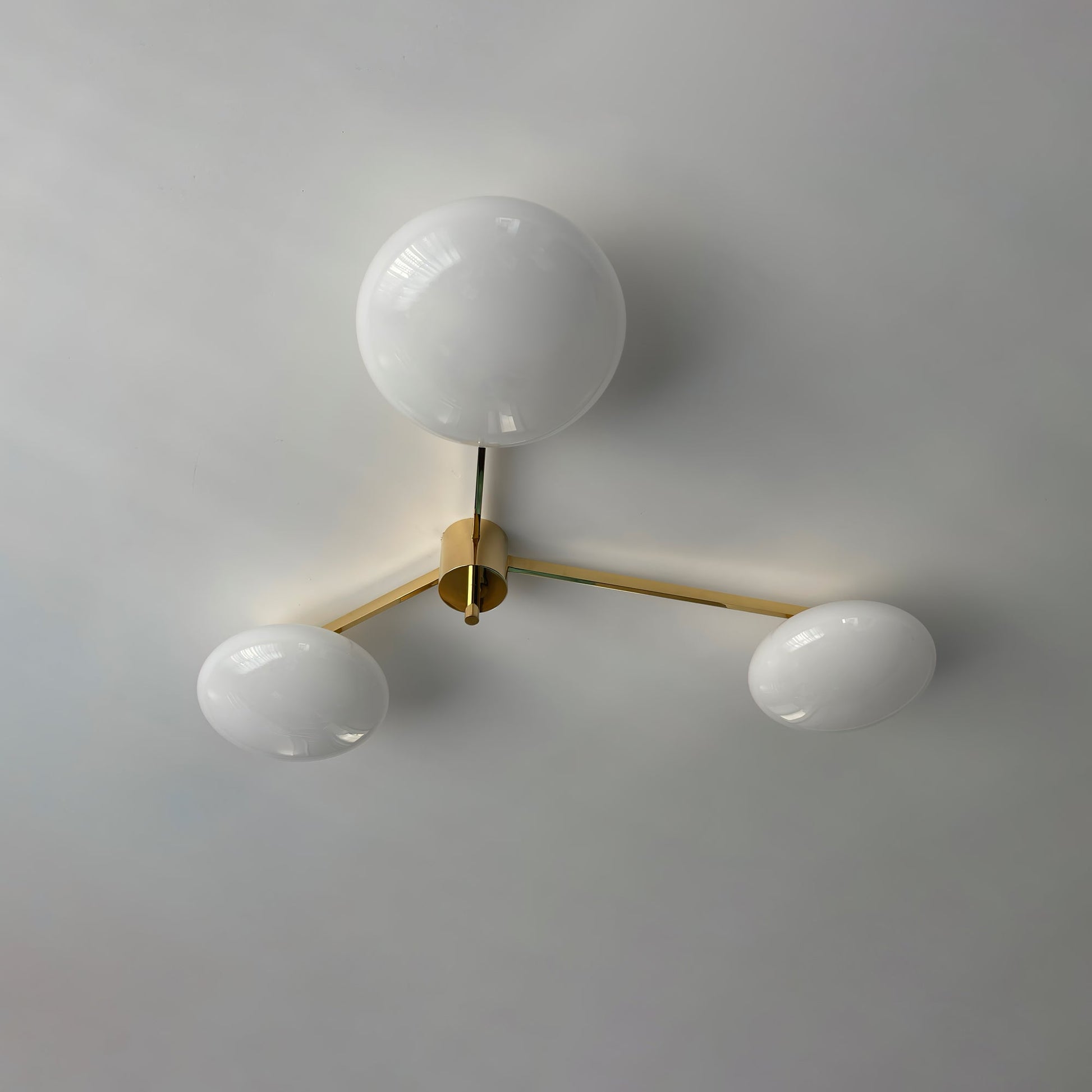 Plafonnier Art Déco en Verre | Élégance et Style pour Intérieur