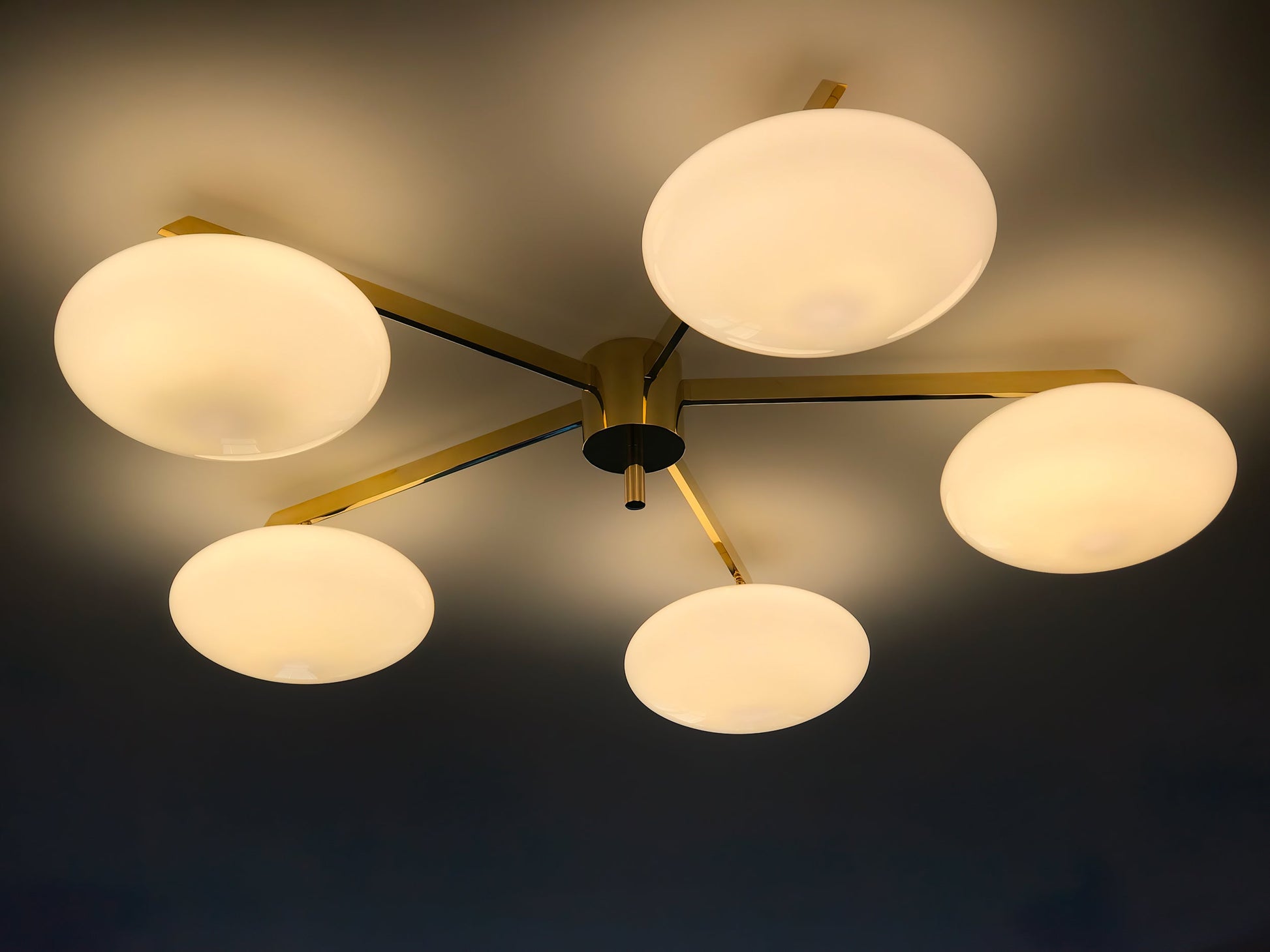 Plafonnier Art Déco en Verre | Élégance et Style pour Intérieur