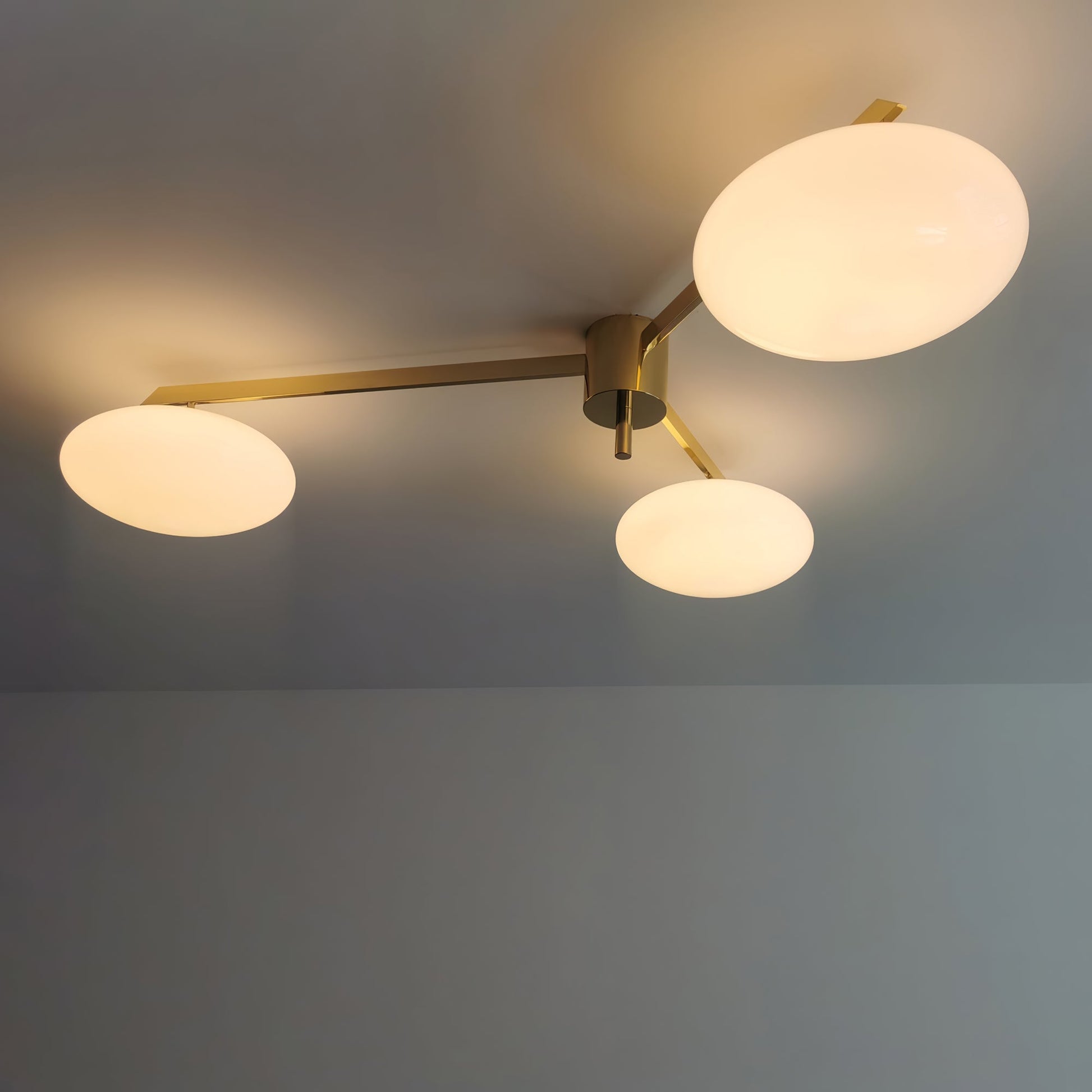 Plafonnier Art Déco en Verre | Élégance et Style pour Intérieur
