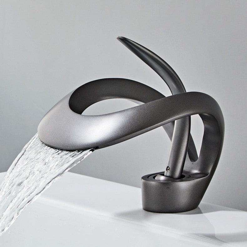 Robinet de Lavabo en Or Brossé | Design Contemporain et Fonctionnel