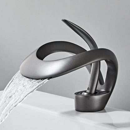 Robinet de Lavabo en Or Brossé | Design Contemporain et Fonctionnel
