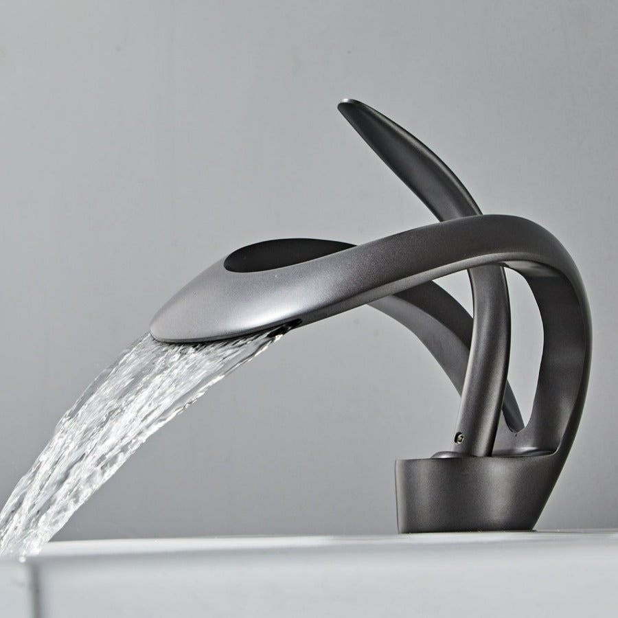 Robinet de Lavabo en Or Brossé | Design Contemporain et Fonctionnel