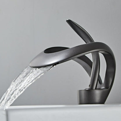 Robinet de Lavabo en Or Brossé | Design Contemporain et Fonctionnel