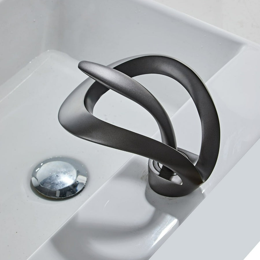 Robinet de Lavabo en Or Brossé | Design Contemporain et Fonctionnel