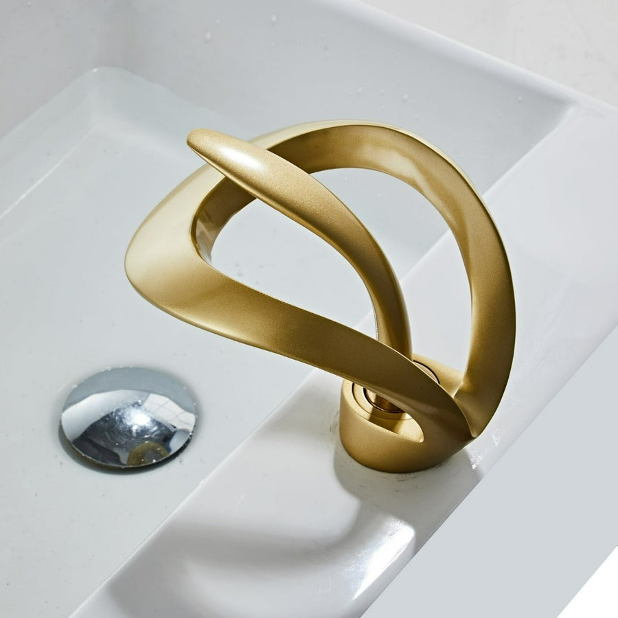 Robinet de Lavabo en Or Brossé | Design Contemporain et Fonctionnel
