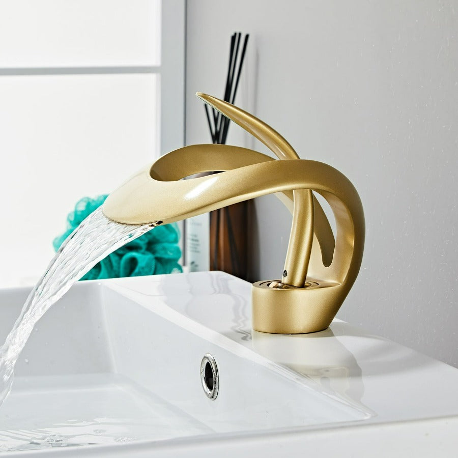 Robinet de Lavabo en Or Brossé | Design Contemporain et Fonctionnel
