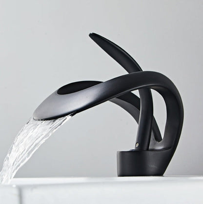 Robinet de Lavabo en Or Brossé | Design Contemporain et Fonctionnel