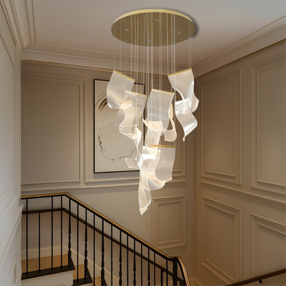 Lustre d'Escalier en Acrylique Doré | Design Contemporain et Éclat Radieux