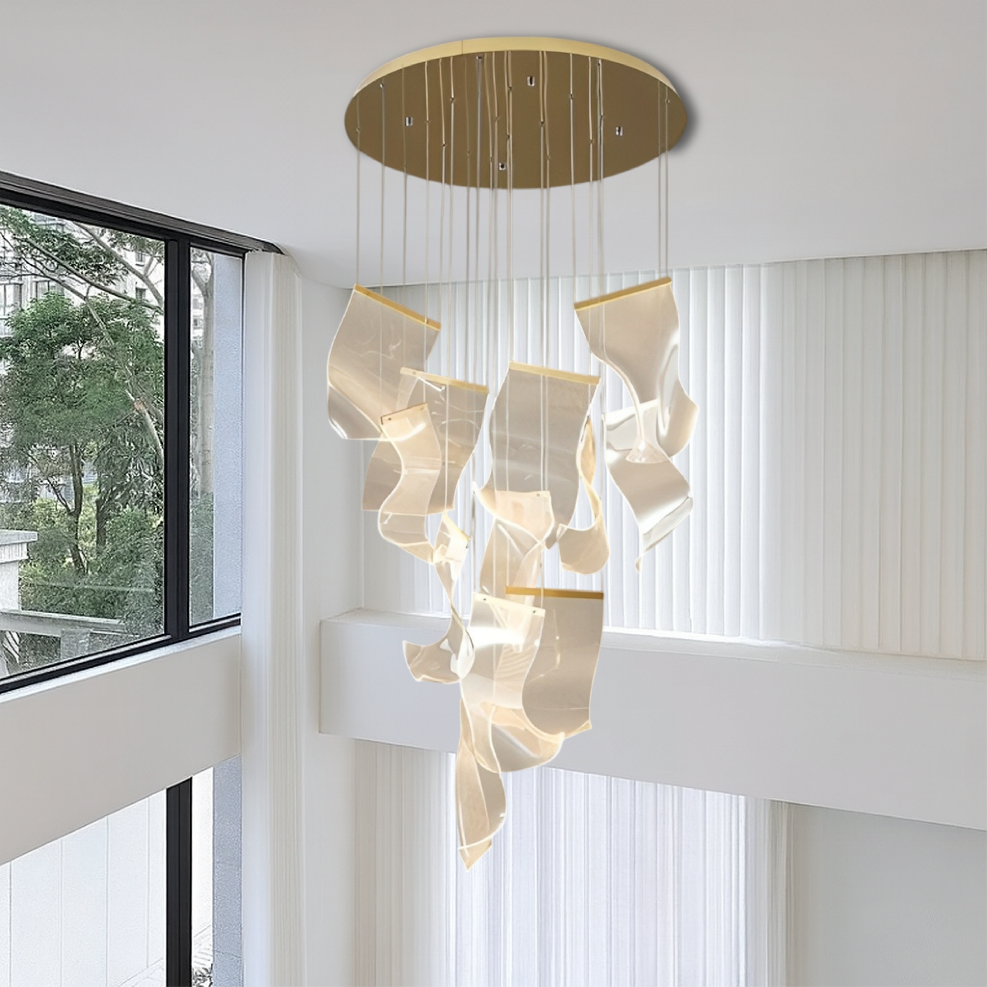 Lustre d'Escalier en Acrylique Doré | Design Contemporain et Éclat Radieux