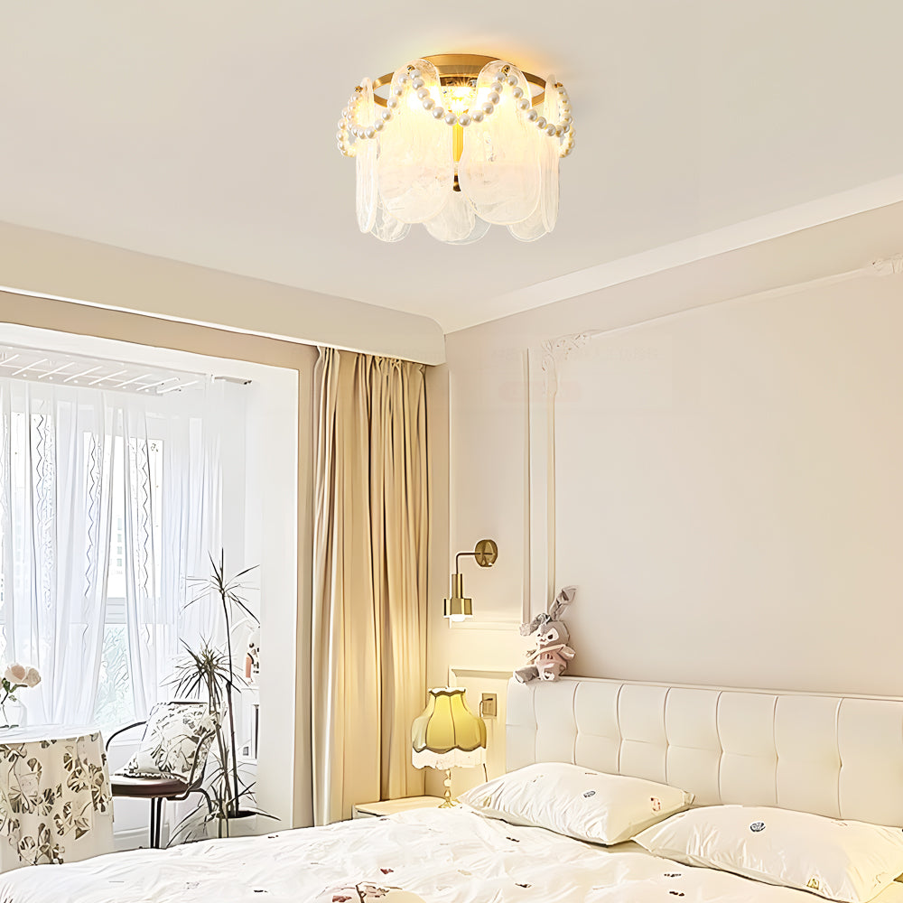 Lustre en Métal Doré avec Perles | Éclairage Élégant et Accueillant