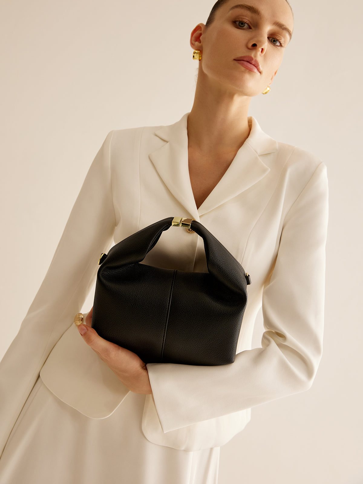 Sac à Main Noir pour Femme | Détail en Métal Élégant et Pratique