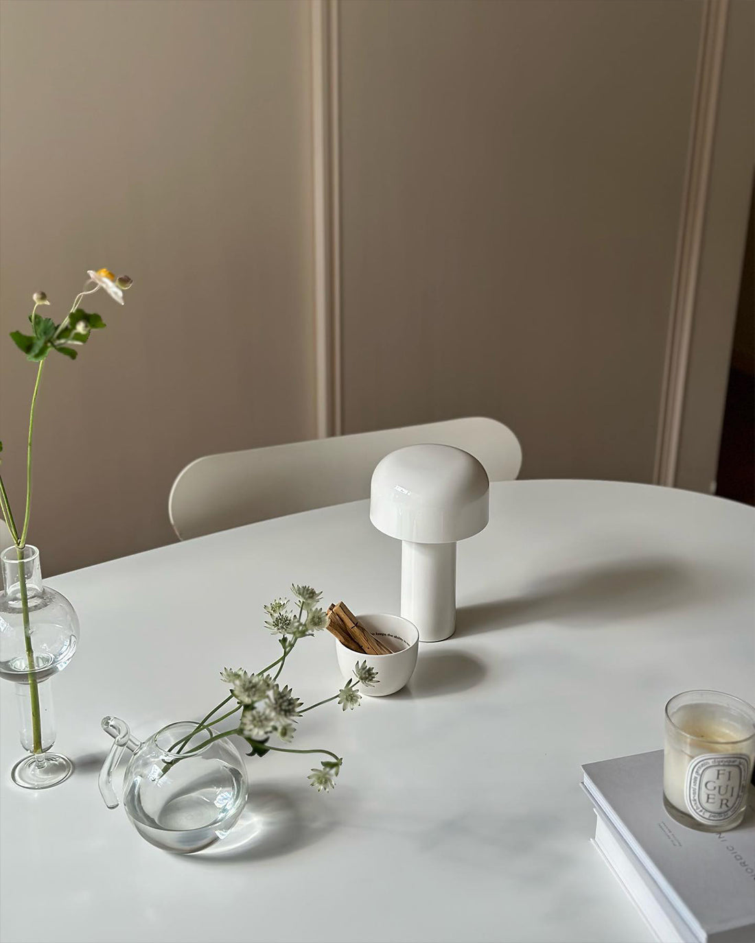 Lampe LED Rechargeable Portable | Design Élégant et Fonctionnel