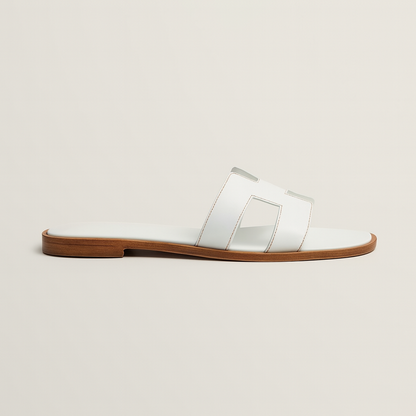 Sandales Plates en Cuir pour Femmes | Brides Ajustables et Semelle Ergonomique