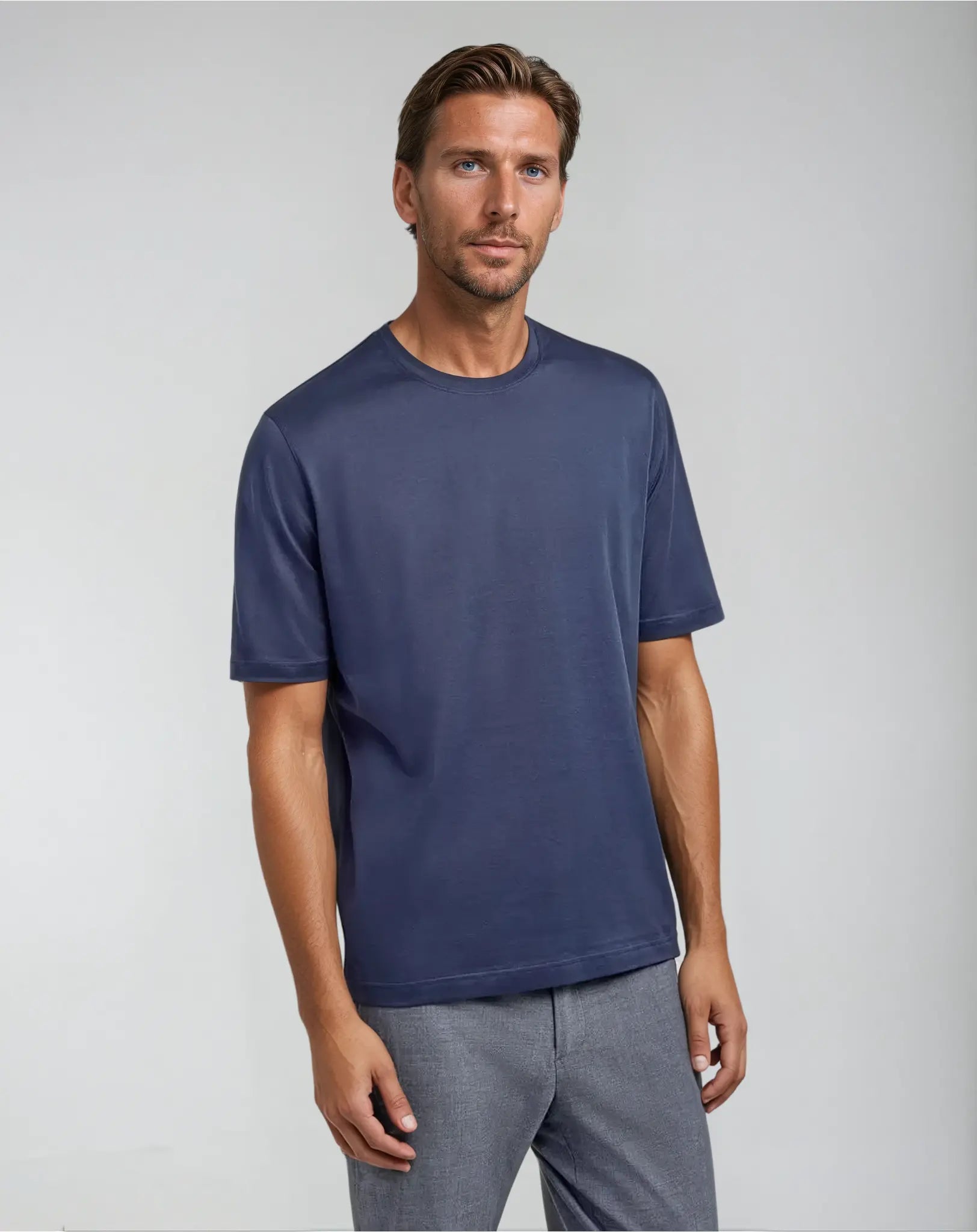 T-shirt sur mesure homme moderne | Confort Luxueux et Style Élégant