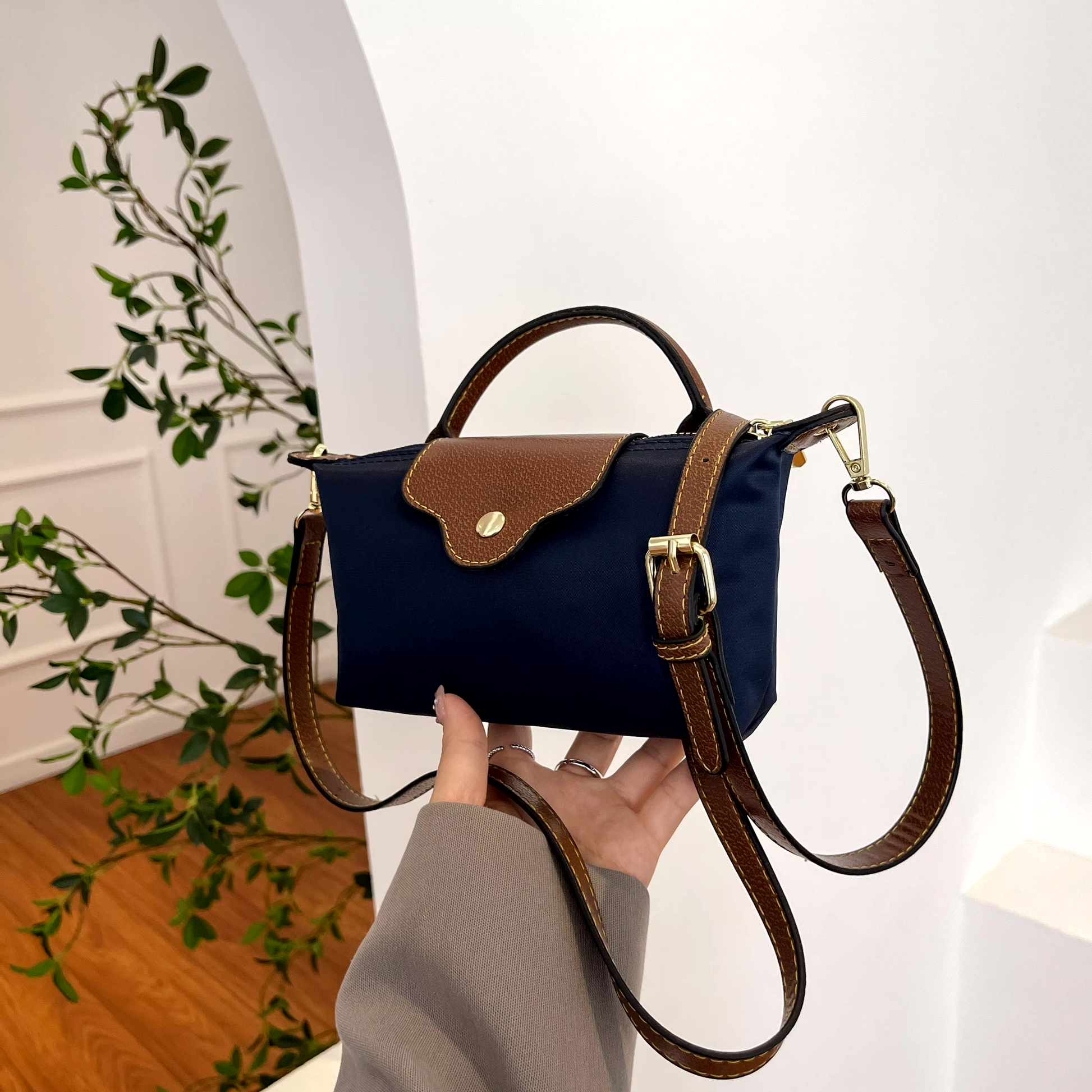 Sac Bandoulière Chic Noir pour Femmes | Compact et Élégant pour Vos Essentiels