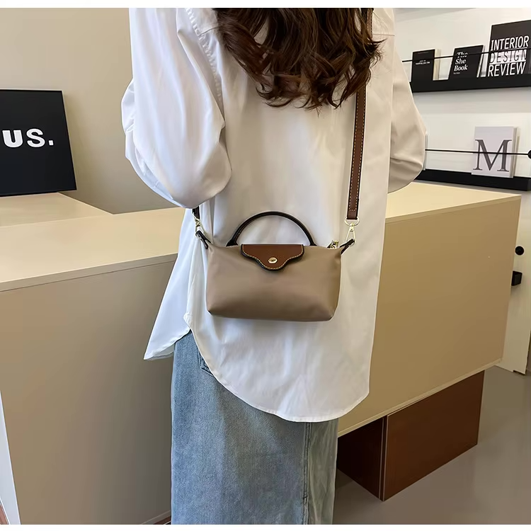 Sac Bandoulière Chic Noir pour Femmes | Compact et Élégant pour Vos Essentiels