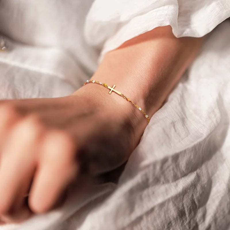 Bracelet Croix Ajustable en Argent | Design Élégant et Durable pour Amis