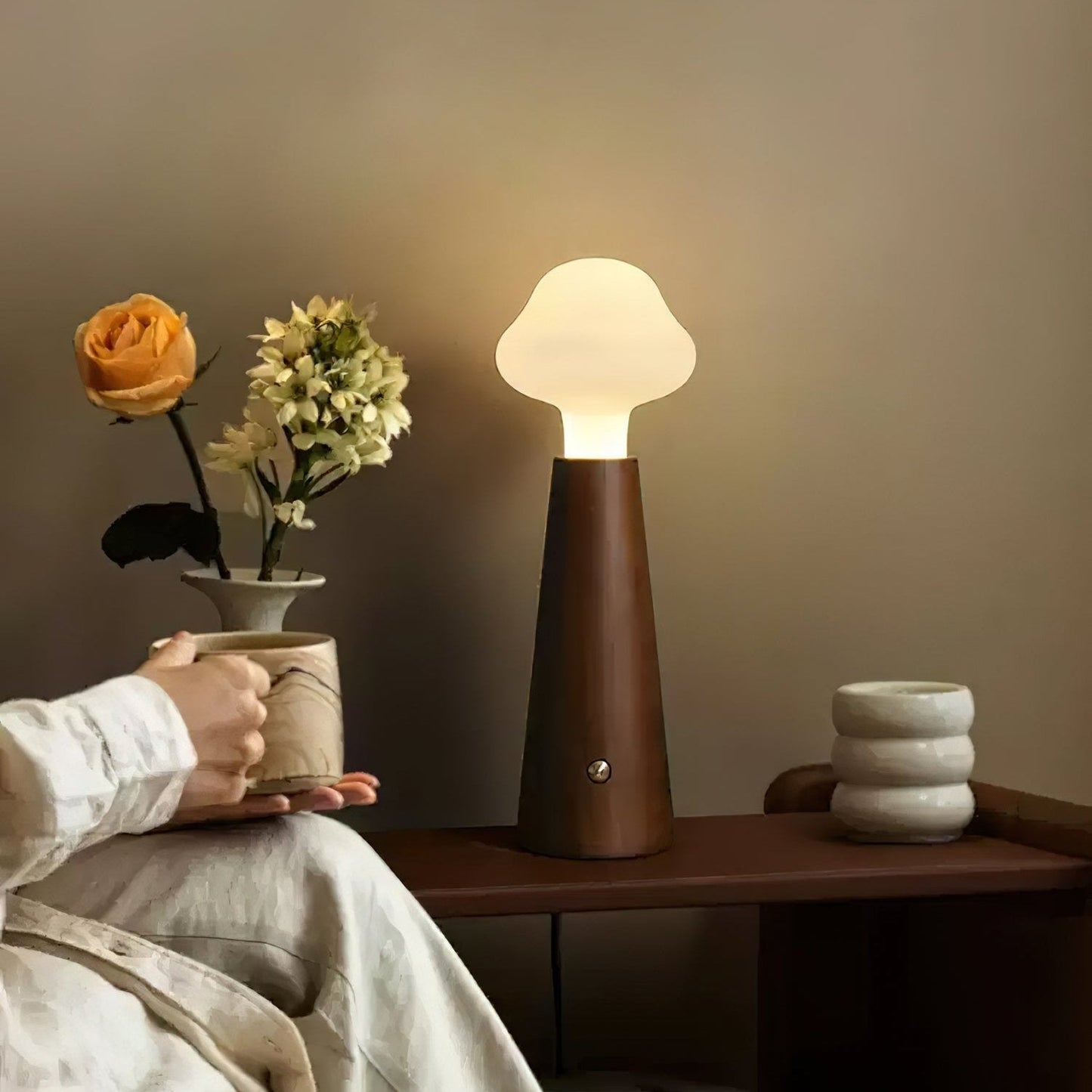PoétiGlow – Lampe de Table Élégante et Poétique