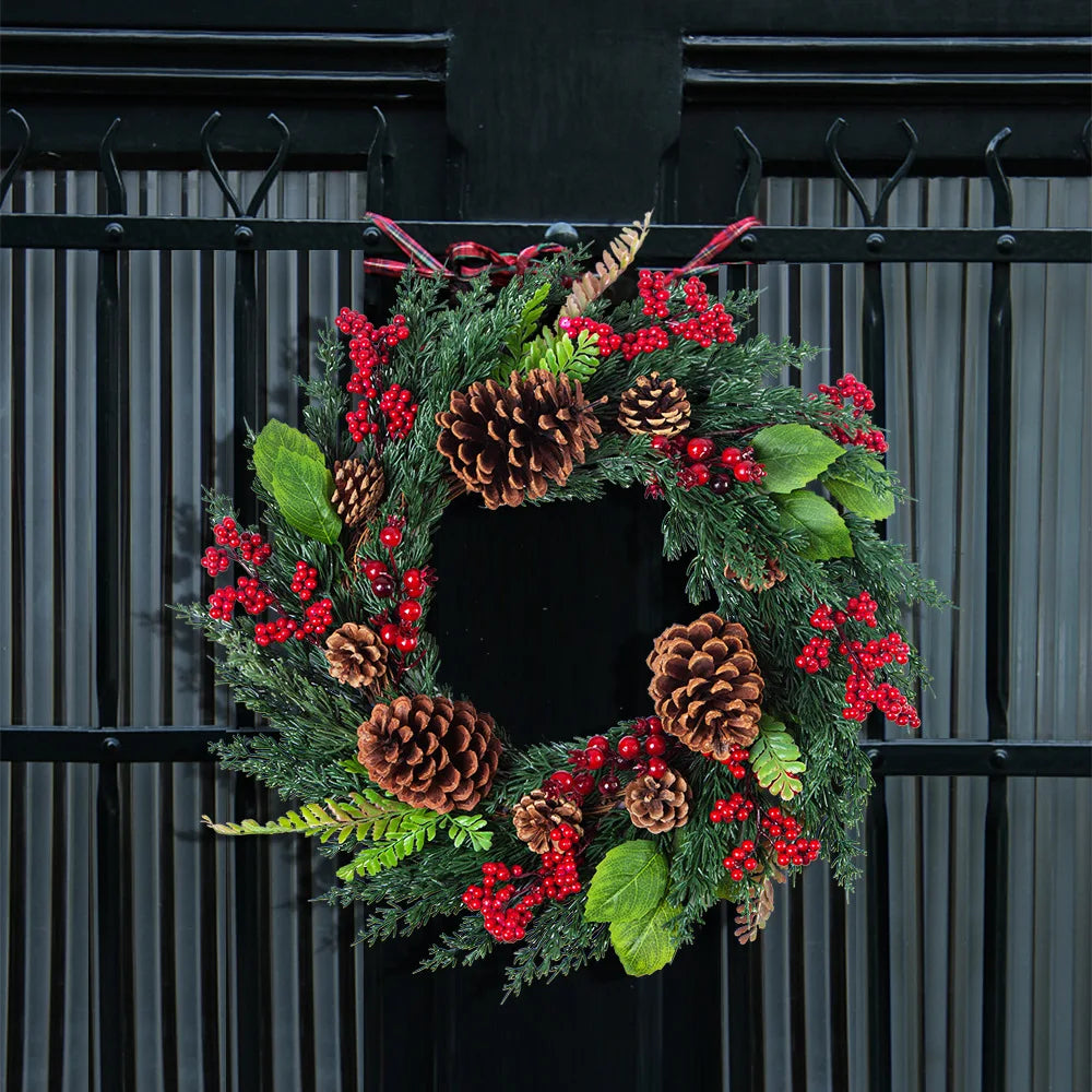 Couronne de Noël aux Baies Rouges | Charme Festif et Durable pour Décoration
