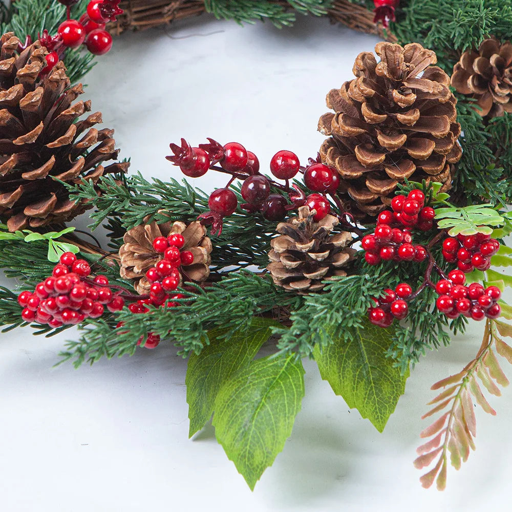 Couronne de Noël aux Baies Rouges | Charme Festif et Durable pour Décoration