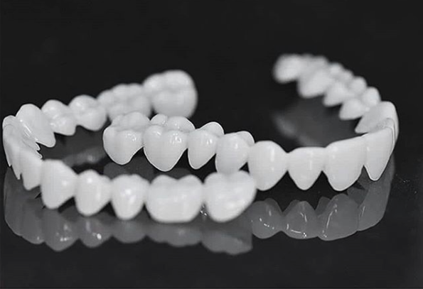 Prothèses Dentaires Sur Mesure | Restaurez Votre Sourire Naturel