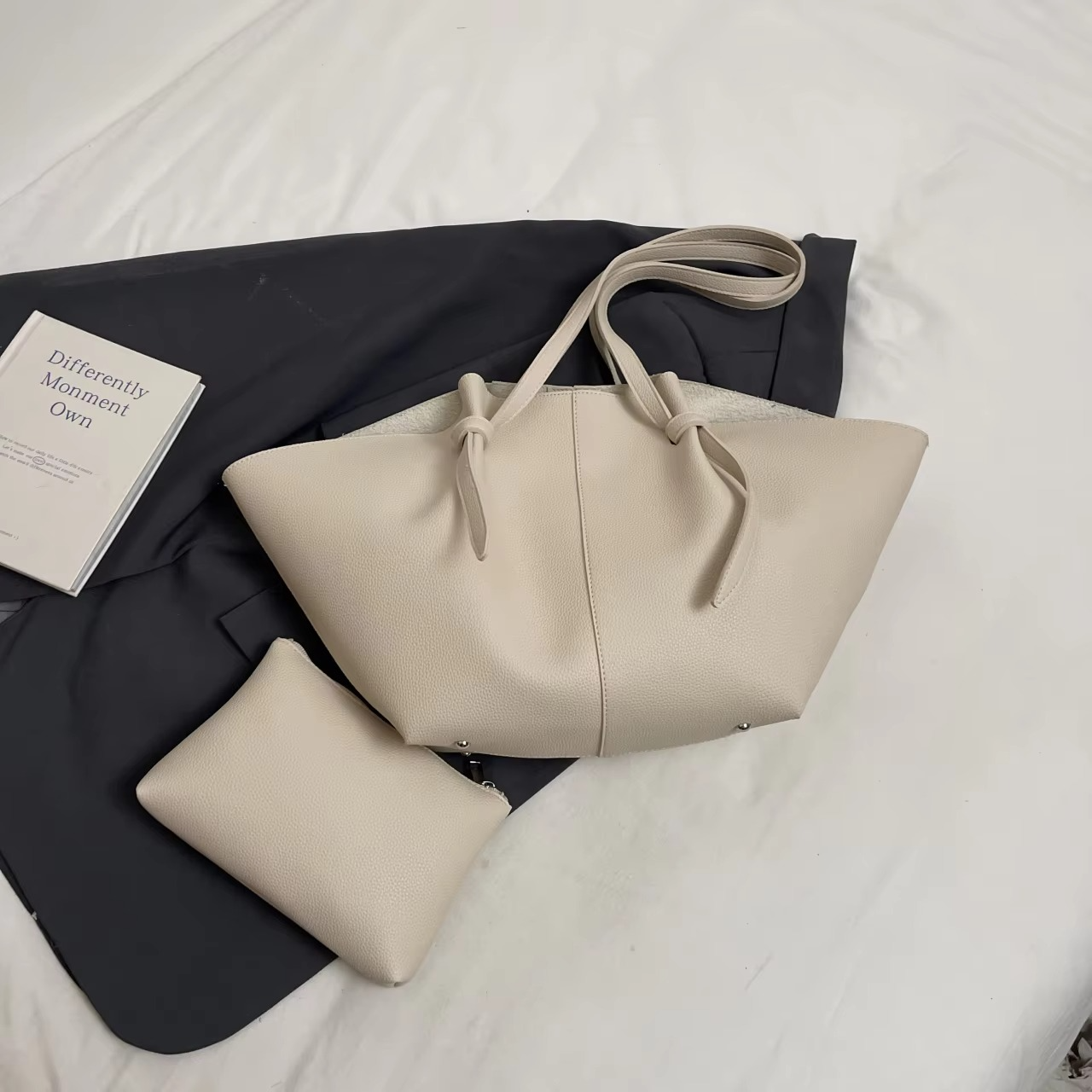 Tote à Épaule Design Premium | Sac Spacieux avec Poche Détachable