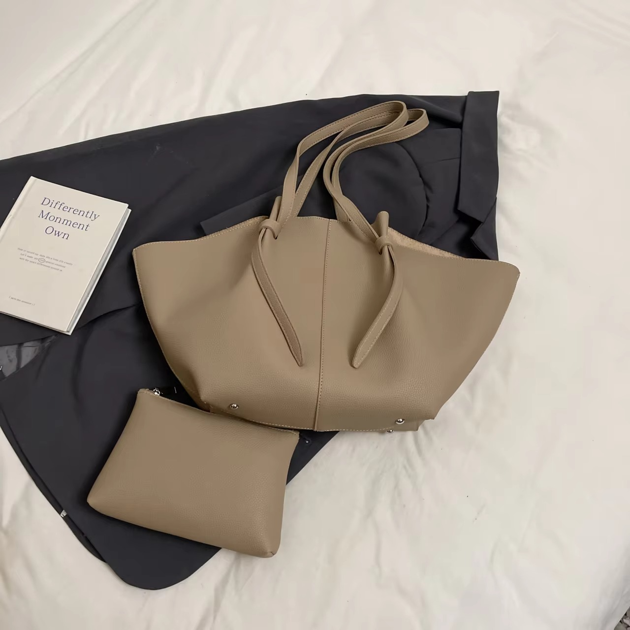 Tote à Épaule Design Premium | Sac Spacieux avec Poche Détachable