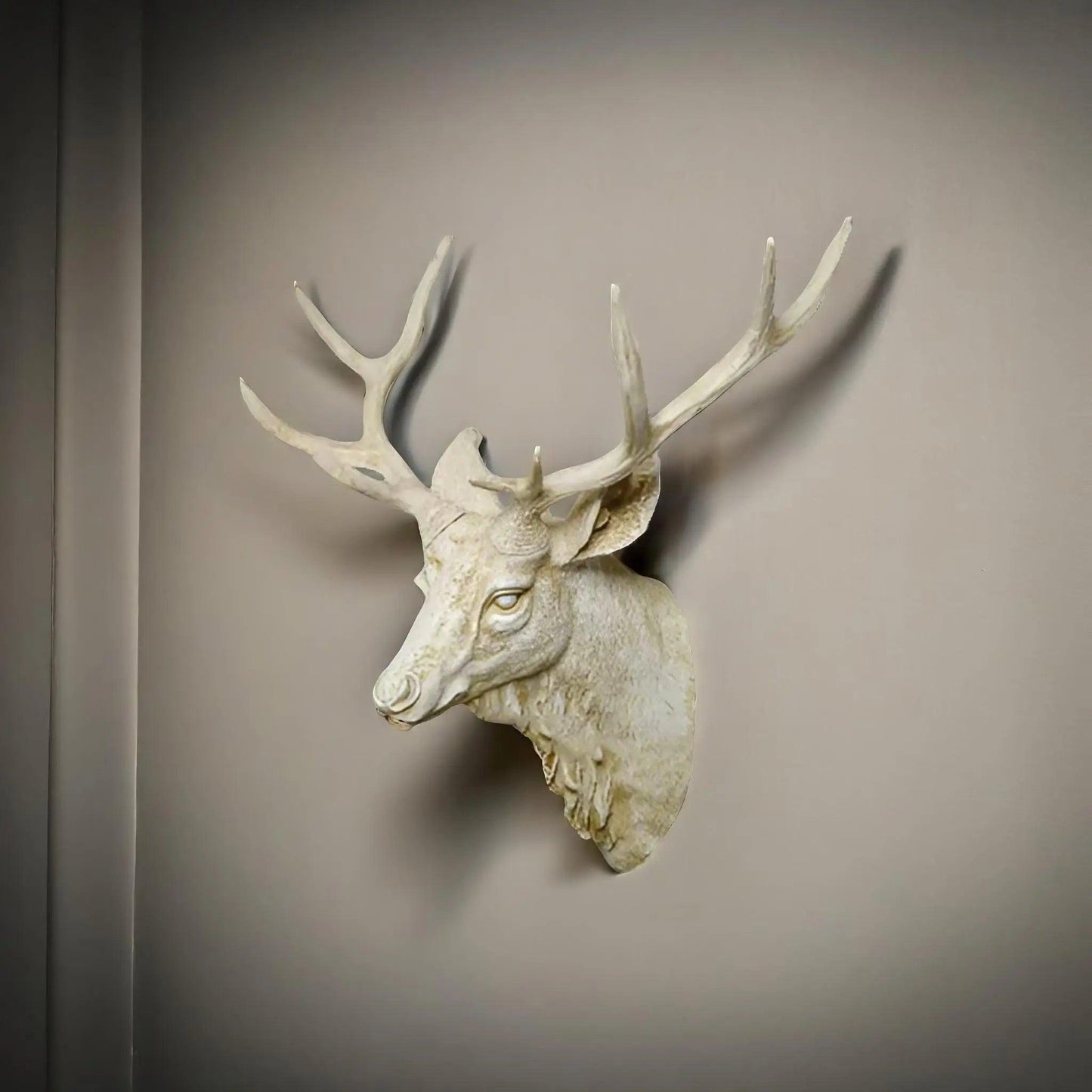 Décor Mural Tête de Cerf Faux | Art en Résine Fait Main Élégant