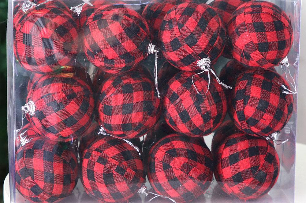 Boules de Noël à Carreaux | Décoration Festive et Chaleureuse