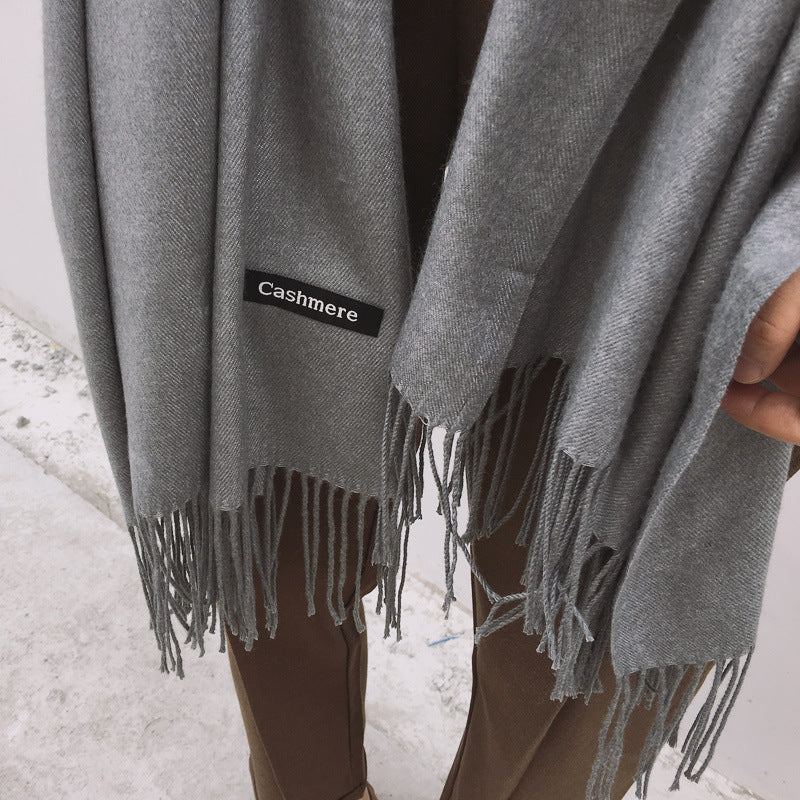 Écharpe Élégante à Franges pour Femmes | Style Monochrome et Confort Optimal
