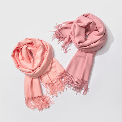 Écharpe Élégante à Franges pour Femmes | Style Monochrome et Confort Optimal