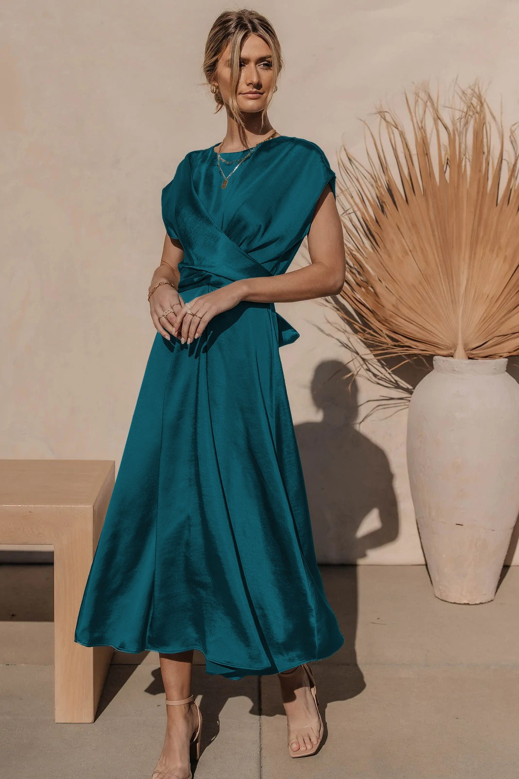 Robe Midi Élégante pour Soirées | Tissu Satiné et Coupe Flatteuse
