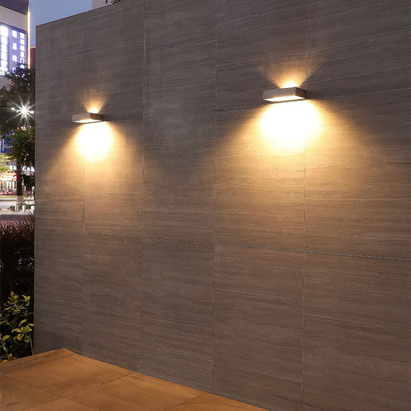 Lampe Solaire d'Extérieur Moderne | Éclairage Durable et Résistant aux Intempéries