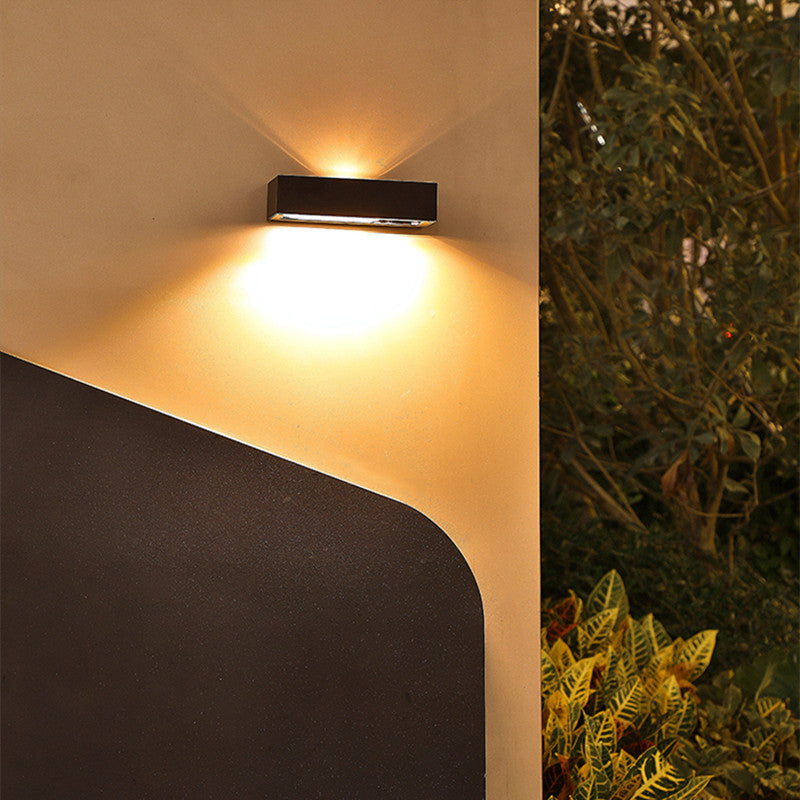 Lampe Solaire d'Extérieur Moderne | Éclairage Durable et Résistant aux Intempéries