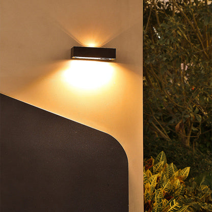 Lampe Solaire d'Extérieur Moderne | Éclairage Durable et Résistant aux Intempéries