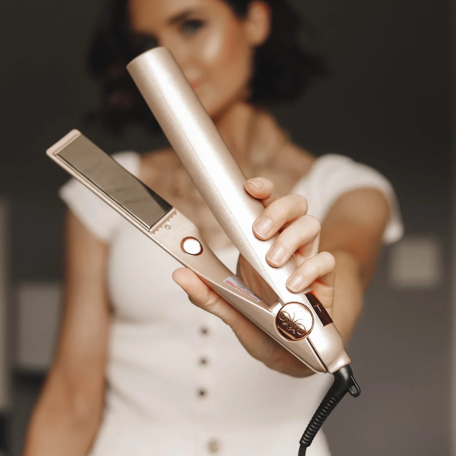 Stylo de Cheveux 2-en-1 | Coiffage Lisse et Brillant Sans Frisottis