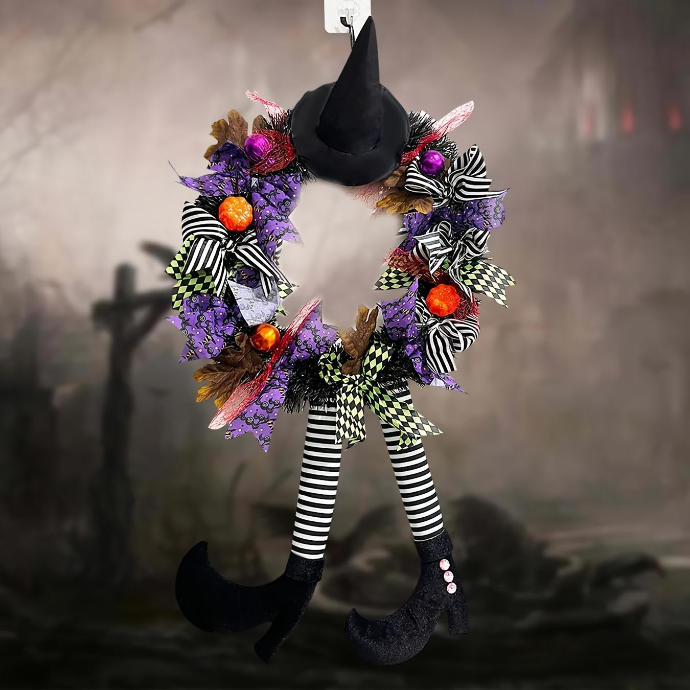 Couronne d'Halloween avec Jambes de Sorcière | Décoration Fantaisiste et Accueillante