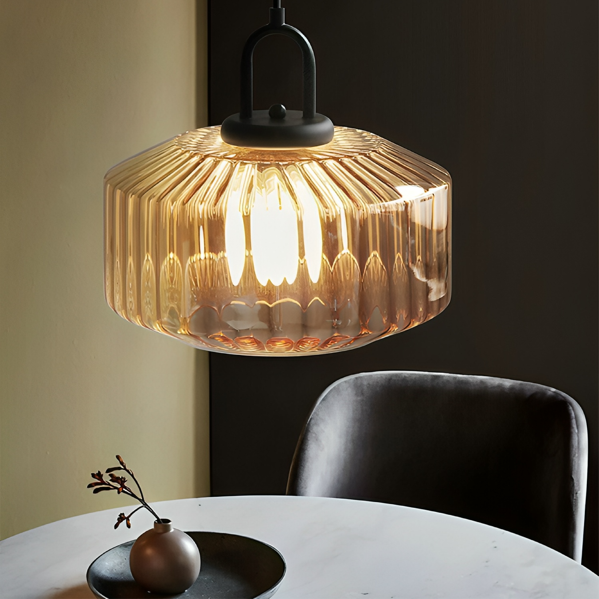 Lampe Pendante en Verre Coloré | Design Bauhaus et Ambiance Chaleureuse