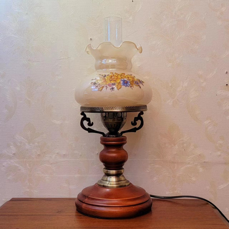Lampe de Table en Terre Cuite | Design Intemporel et Lueur Chaleureuse