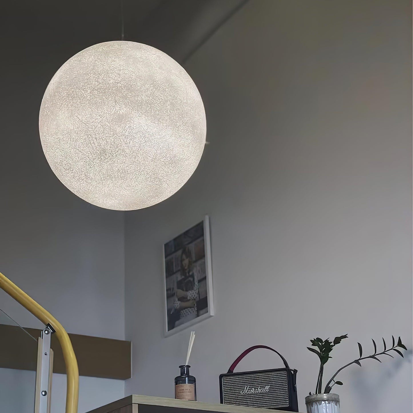 Suspension Lumineuse Design Épuré | Éclairage Ambiant Réglable et Élégant