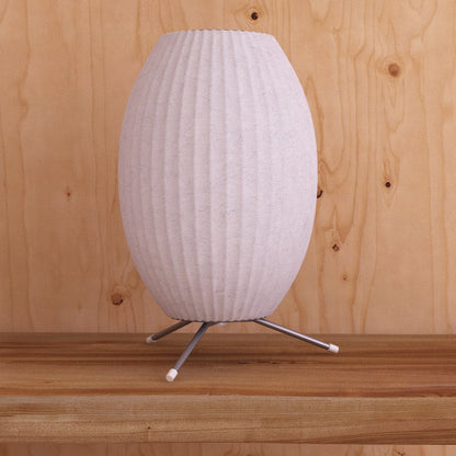 Lampe sur Trépied Sphérique | Design Élégant et Flexible