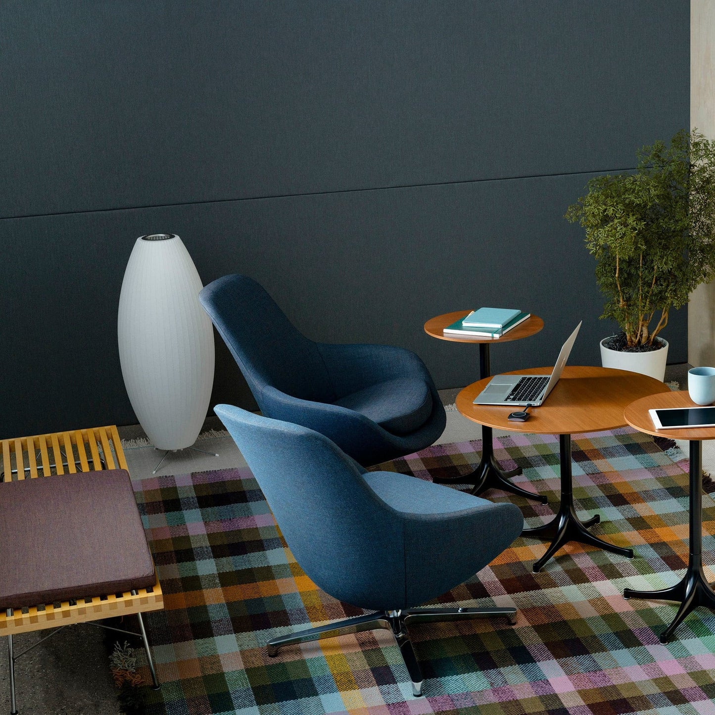 Lampe sur Trépied Sphérique | Design Élégant et Flexible