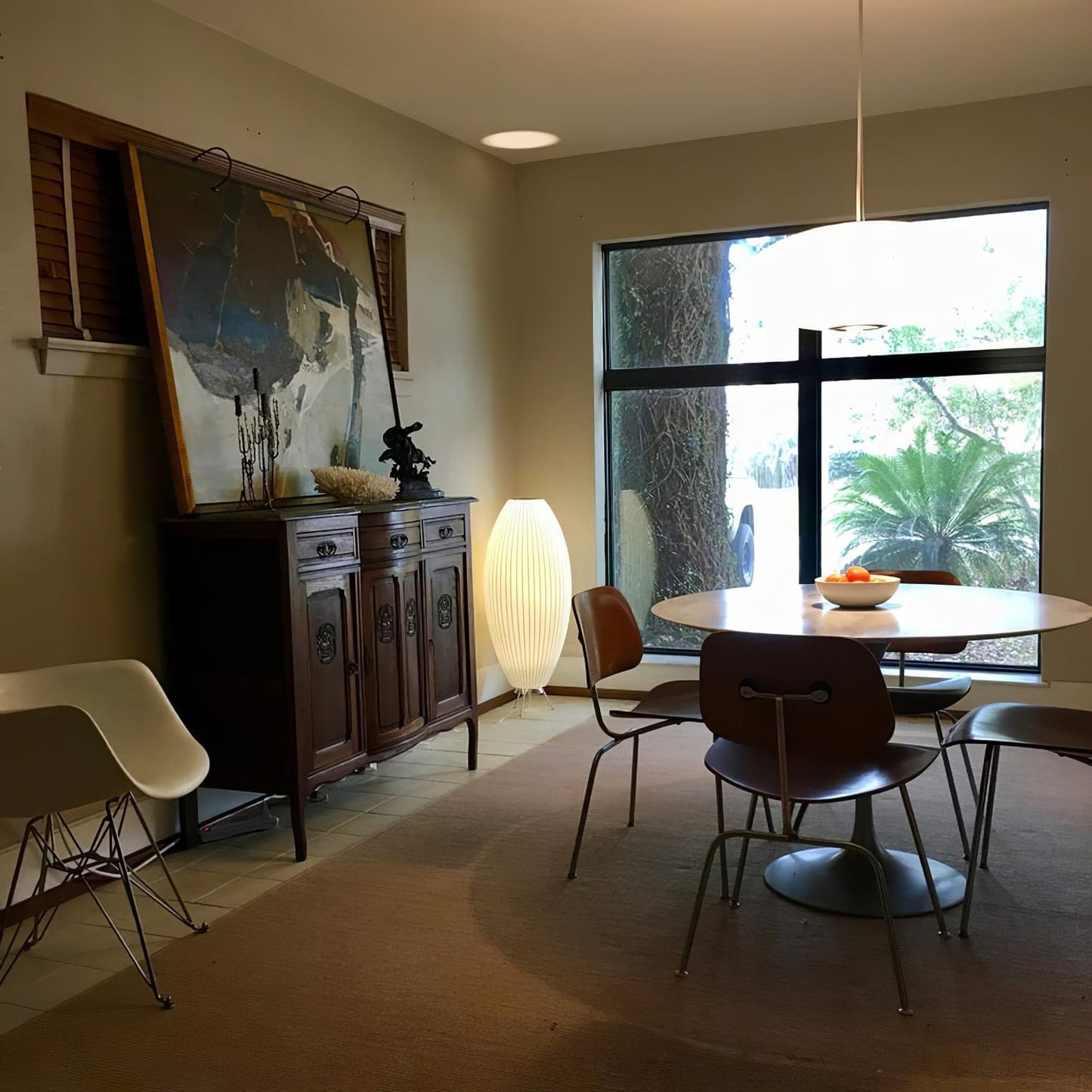 Lampe sur Trépied Sphérique | Design Élégant et Flexible
